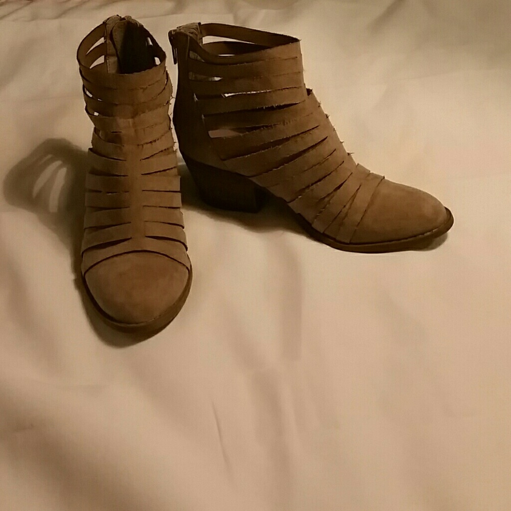 Womans Carlos Santana ankle boots